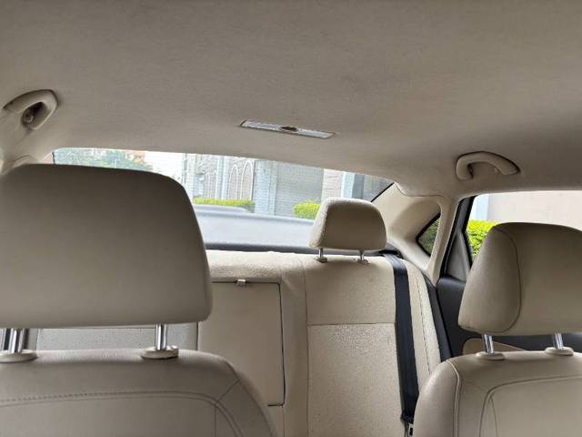 https://images10.gaadi.com/usedgaadi-sellcar/UsedCar/d522b028a/e5504083-1487-436a-91dc-8211d4484dd0.jpg?imwidth=6402