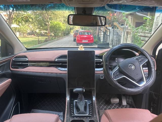 https://images10.gaadi.com/usedgaadi-sellcar/UsedCar/d527b8a5a/79f4aa24-ca14-4195-b4b5-a261ed42c067.jpg?imwidth=6401