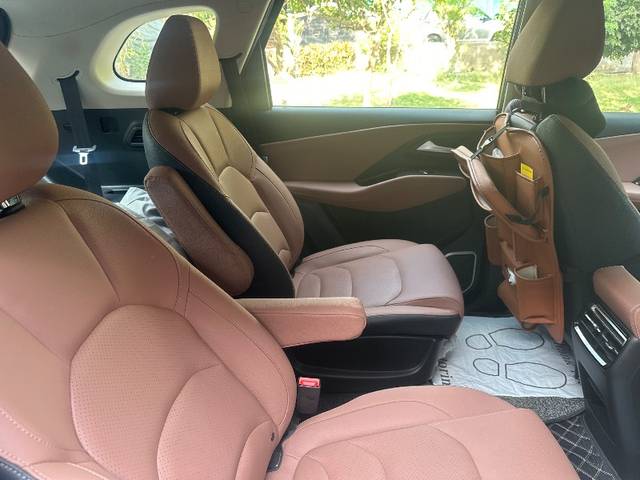 https://images10.gaadi.com/usedgaadi-sellcar/UsedCar/d527b8a5a/7dac50ae-2565-4d43-8273-97f67e77e4c9.jpg?imwidth=6402