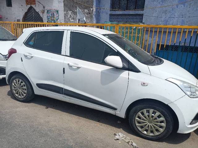 https://images10.gaadi.com/usedgaadi-sellcar/UsedCar/d528c13aa/499a3cba-dd7f-4729-b478-7cd421eec646.jpg?imwidth=6402