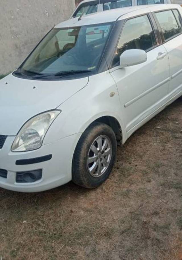 https://images10.gaadi.com/usedgaadi-sellcar/UsedCar/d5296913a/882458ff-7f6c-4901-b508-2a66b473558c.jpg?imwidth=6401