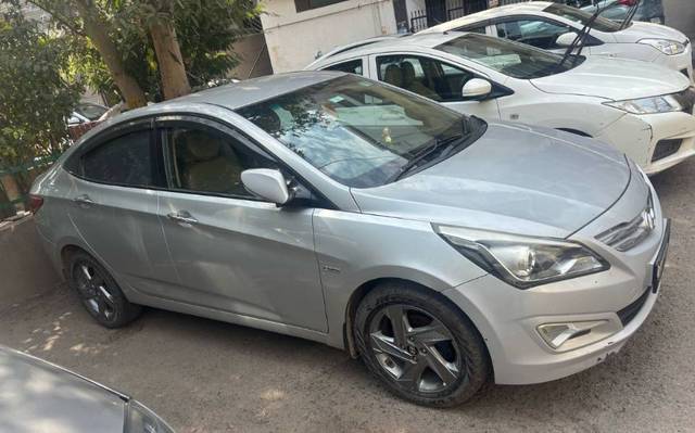 https://images10.gaadi.com/usedgaadi-sellcar/UsedCar/d52b6f3da/0106edfc-d1b9-4f8b-ae6e-8c779959f63e.jpeg?imwidth=6400
