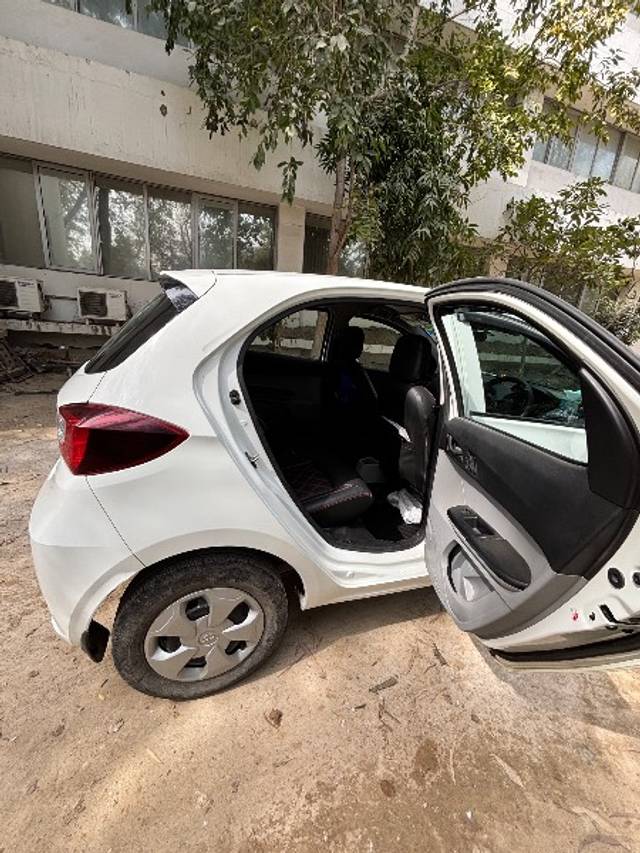 https://images10.gaadi.com/usedgaadi-sellcar/UsedCar/d52e3f55a/039d8497-ff46-4740-9610-2ee33b636adc.jpeg?imwidth=6402