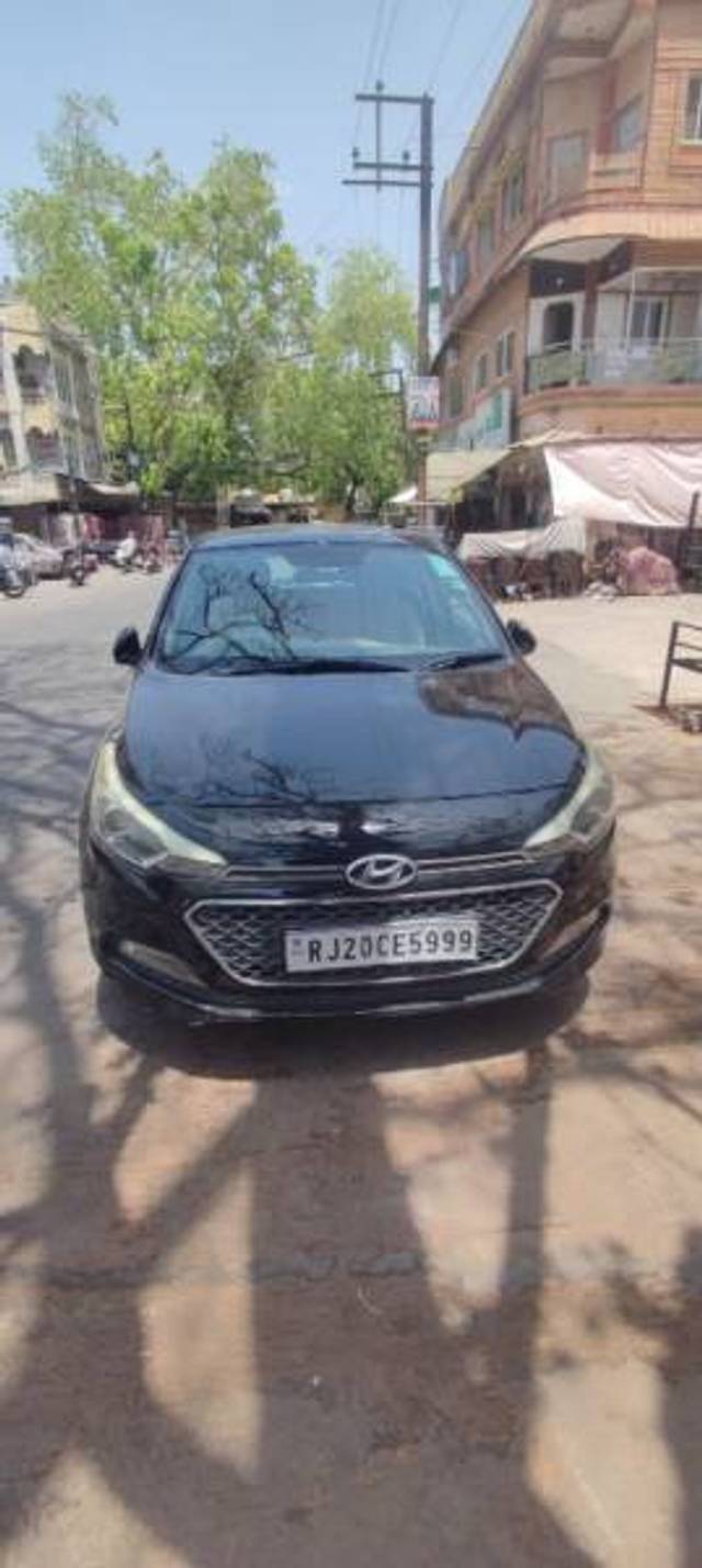 https://images10.gaadi.com/usedgaadi-sellcar/UsedCar/d52ea445a/3f02681a-fbab-4158-8279-a081e4cfaa70.jpg?imwidth=6400