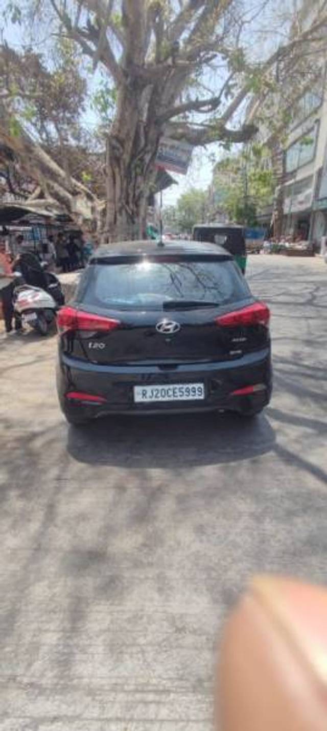 https://images10.gaadi.com/usedgaadi-sellcar/UsedCar/d52ea445a/79f4c348-0eb7-4956-9022-2bcb10de349b.jpg?imwidth=6401