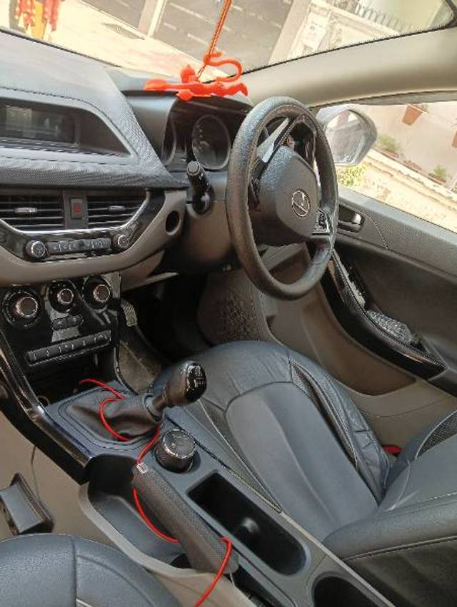 https://images10.gaadi.com/usedgaadi-sellcar/UsedCar/d52eb0dca/6be064e5-2413-4dcb-a806-33efbccbcded.jpg?imwidth=6401