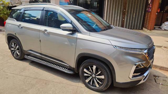 https://images10.gaadi.com/usedgaadi-sellcar/UsedCar/d52eb1b9a/ba99f1dd-d455-4496-8283-e59f80116438.jpeg?imwidth=6400