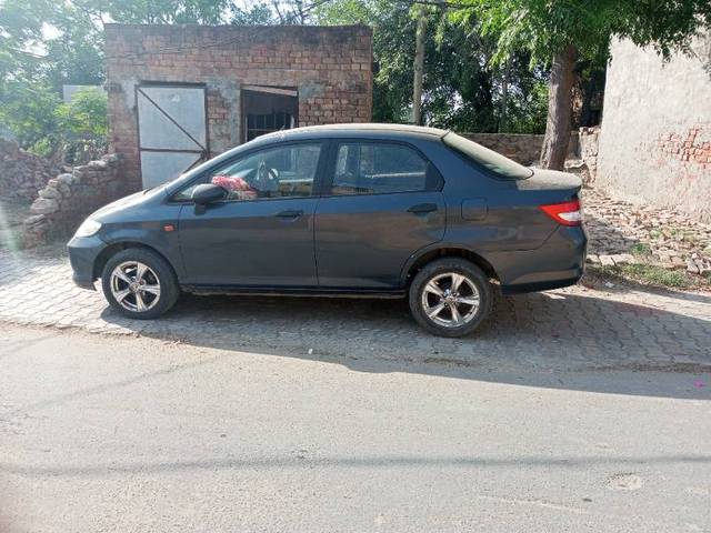 https://images10.gaadi.com/usedgaadi-sellcar/UsedCar/d53481e1a/cc574ea4-e08a-4a76-aa76-7220f7ee03df.jpg?imwidth=6400
