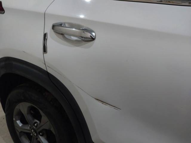 https://images10.gaadi.com/usedgaadi-sellcar/UsedCar/d53530aca/9f6b1d62-a04b-45aa-81bc-f1a1b26ccd67.jpeg?imwidth=6402