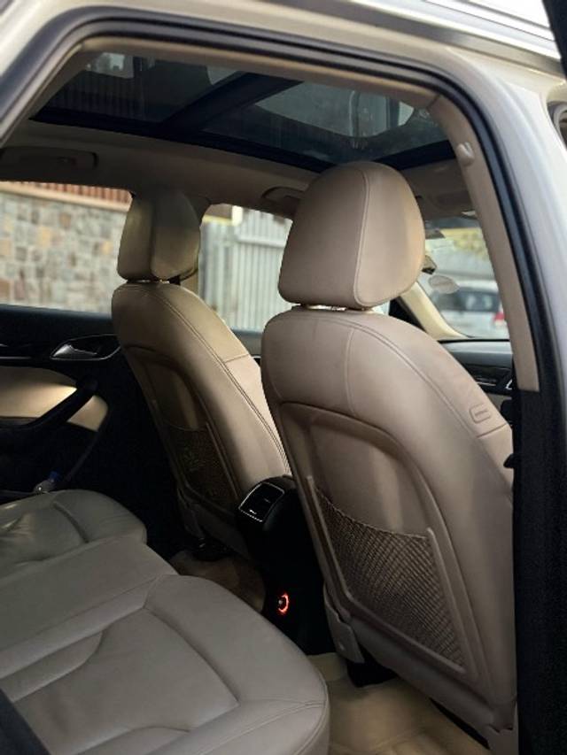 https://images10.gaadi.com/usedgaadi-sellcar/UsedCar/d53c6fcaa/198c3e81-cd3e-488e-8224-0ef9e58f466a.jpeg?imwidth=6401