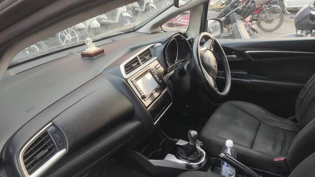 https://images10.gaadi.com/usedgaadi-sellcar/UsedCar/d53cdd76a/29efe9e8-66a8-4bdb-b554-80163ab68e90.jpeg?imwidth=6401