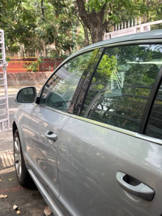https://images10.gaadi.com/usedgaadi-sellcar/UsedCar/d5404b7fa/500f3d53-9bf9-400f-beb4-721b69a62cfb.jpeg?imwidth=6401