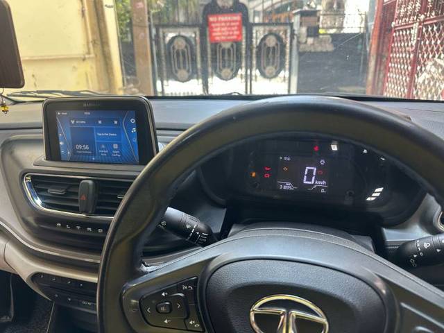 https://images10.gaadi.com/usedgaadi-sellcar/UsedCar/d541147da/65788089-72e3-4381-acee-3889082f4488.jpg?imwidth=6402