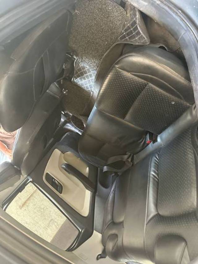https://images10.gaadi.com/usedgaadi-sellcar/UsedCar/d541147da/b59878df-44c6-4222-8b27-8268b981a981.jpg?imwidth=6401