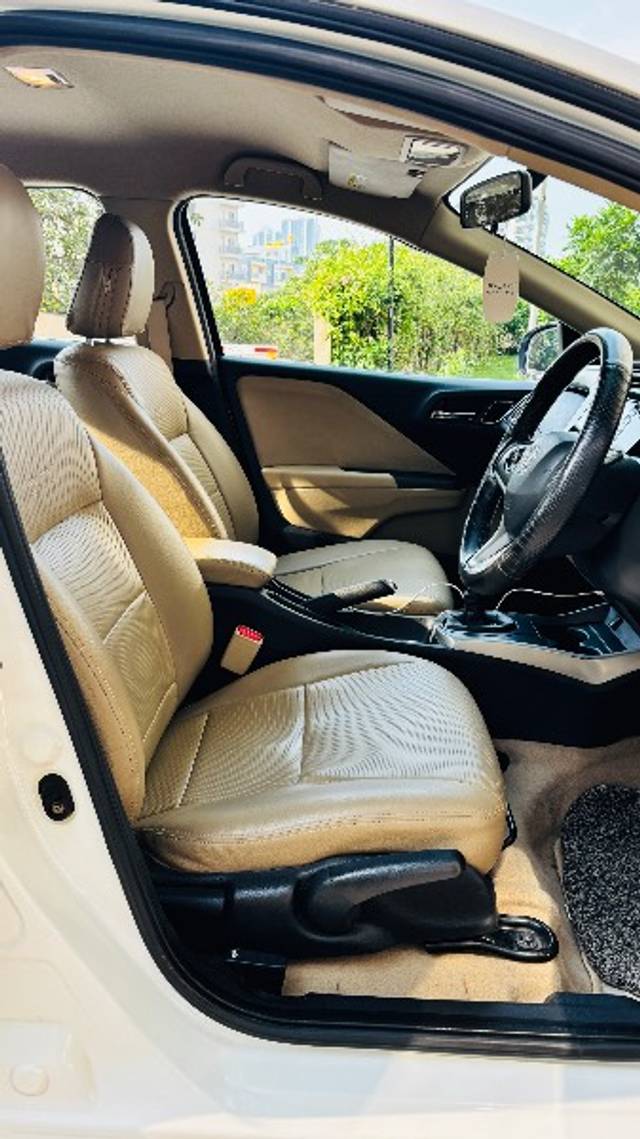 https://images10.gaadi.com/usedgaadi-sellcar/UsedCar/d5425635a/9576938e-9157-47a5-9c28-72e575a9f23c.jpeg?imwidth=6401