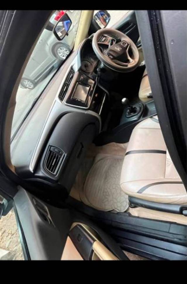 https://images10.gaadi.com/usedgaadi-sellcar/UsedCar/d543c161a/11bd448d-1152-4f67-b733-53d343ec9fb3.jpg?imwidth=6402