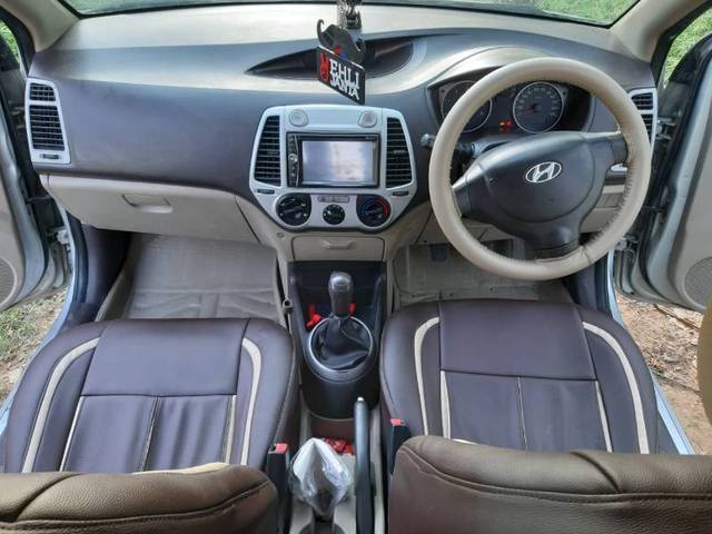 https://images10.gaadi.com/usedgaadi-sellcar/UsedCar/d545010b-4cd5-4de5-9e01-8389528c0859/f4c66080-735f-4813-abfe-3073719f0fe7.jpg?imwidth=6402