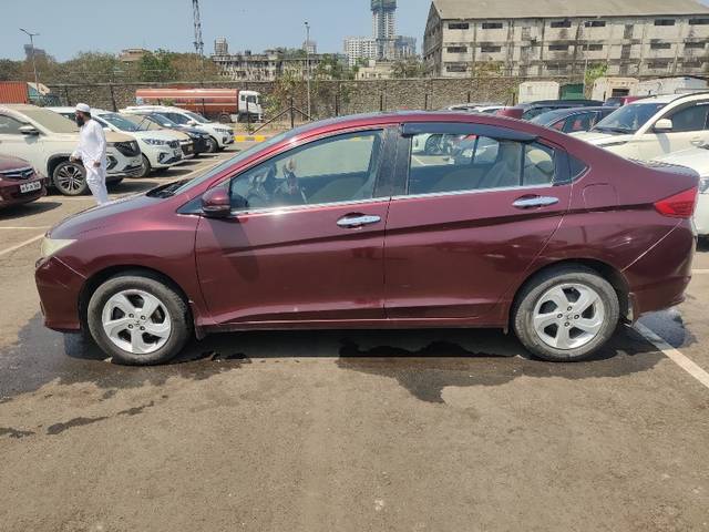 https://images10.gaadi.com/usedgaadi-sellcar/UsedCar/d5450903a/645f5c57-1a94-4d1b-a2a2-89557aff24ca.jpeg?imwidth=6400
