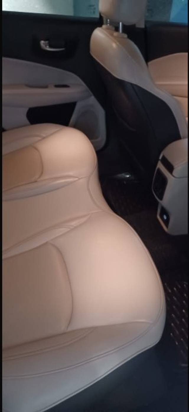 https://images10.gaadi.com/usedgaadi-sellcar/UsedCar/d545db2ea/e47966bf-4ddf-4e05-8906-4606919870f9.png?imwidth=6401