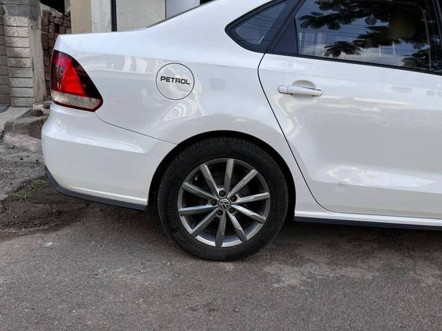 https://images10.gaadi.com/usedgaadi-sellcar/UsedCar/d549ee6aa/7e85926d-c6c4-443d-b0f3-16194222b52f.jpg?imwidth=6402