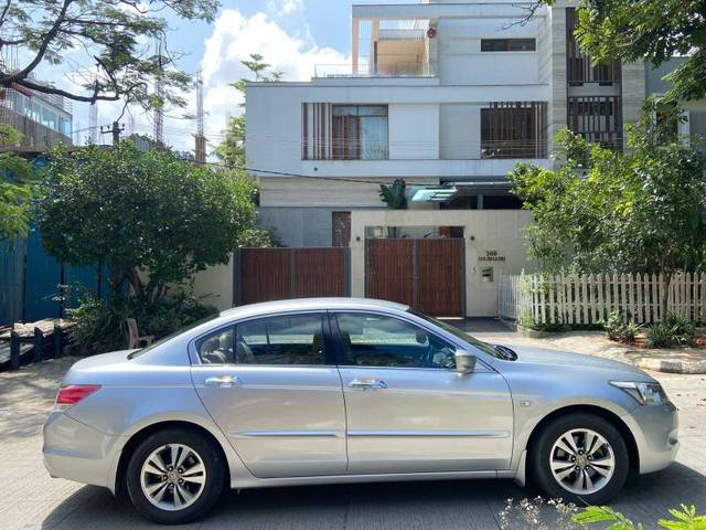 https://images10.gaadi.com/usedgaadi-sellcar/UsedCar/d54ac8b0a/390763e5-e033-40c8-a2fd-254d037acc45.jpg?imwidth=6400