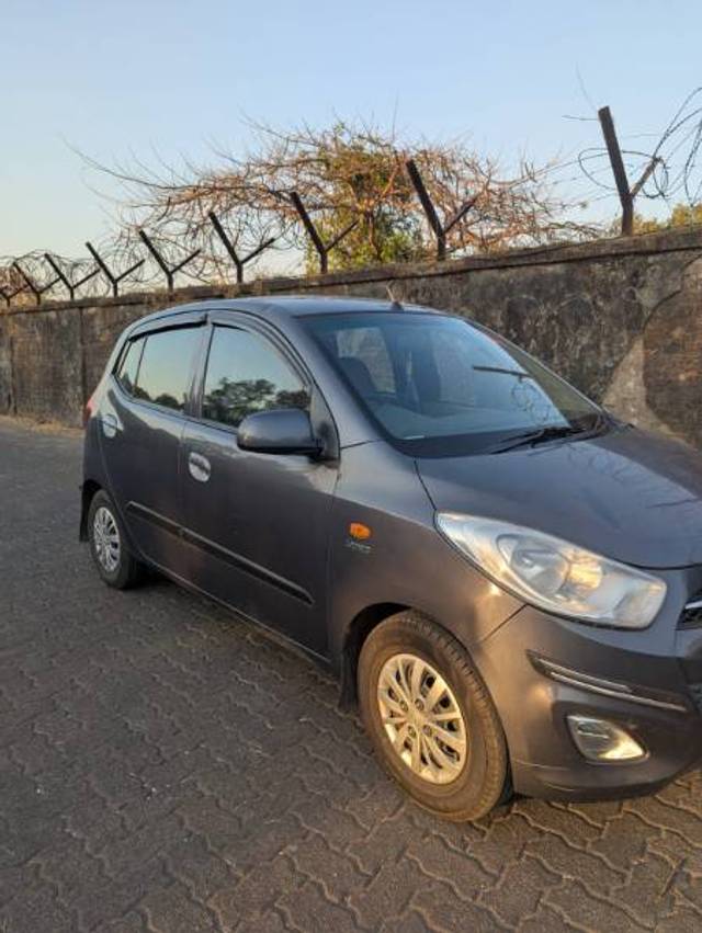 https://images10.gaadi.com/usedgaadi-sellcar/UsedCar/d54b003fa/727bb177-b345-4236-8d64-20fba5d1b845.jpg?imwidth=6402