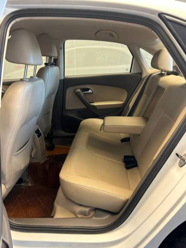 https://images10.gaadi.com/usedgaadi-sellcar/UsedCar/d54b02d3a/466240f8-29ba-4056-8b76-c15963564404.jpg?imwidth=6401