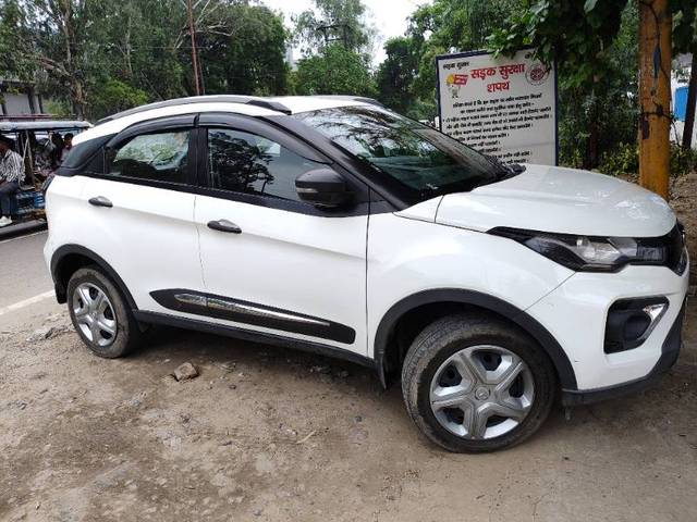 https://images10.gaadi.com/usedgaadi-sellcar/UsedCar/d54b2f20a/e3ec8ab6-f759-4e56-9c89-1ad1d79683bf.jpg?imwidth=6400