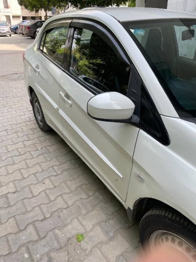 https://images10.gaadi.com/usedgaadi-sellcar/UsedCar/d54dc8a8a/17a1b580-aada-4882-8327-6e916080c6ec.jpeg?imwidth=6402