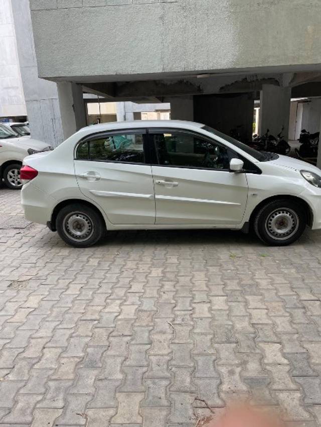 https://images10.gaadi.com/usedgaadi-sellcar/UsedCar/d54dc8a8a/750d5e41-5422-4272-b4f3-081e8a08011d.jpeg?imwidth=6400