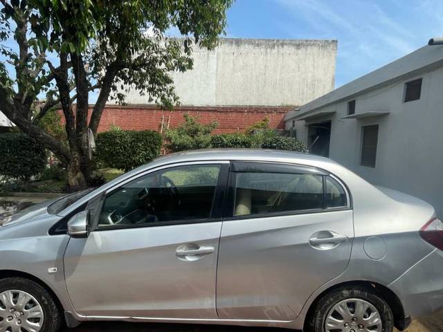 https://images10.gaadi.com/usedgaadi-sellcar/UsedCar/d5505a07a/9a3b5f18-6374-4899-86fc-960e191f743e.jpg?imwidth=6401