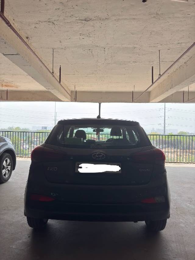 https://images10.gaadi.com/usedgaadi-sellcar/UsedCar/d5529e3fa/22c36f85-9c36-4885-83d5-a590dbaff033.jpeg?imwidth=6402