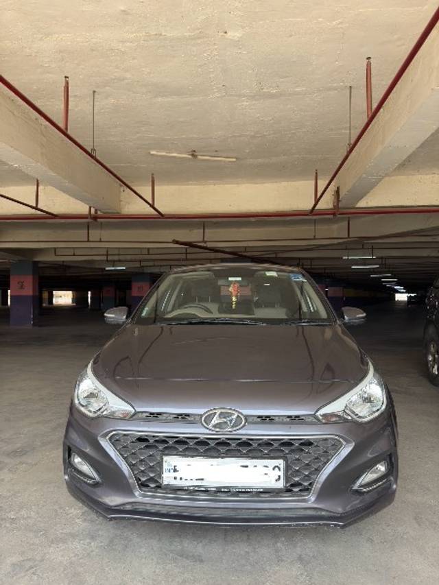 https://images10.gaadi.com/usedgaadi-sellcar/UsedCar/d5529e3fa/c6769c33-f110-4acc-bbf1-773de33e9255.jpeg?imwidth=6400