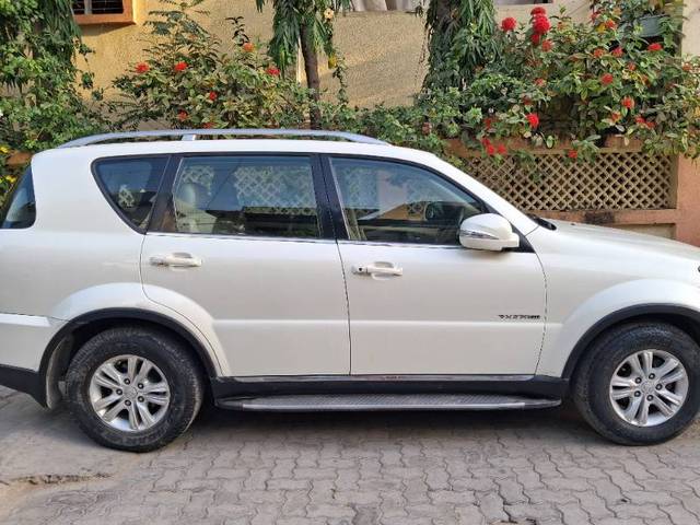 https://images10.gaadi.com/usedgaadi-sellcar/UsedCar/d553b543a/7c795fa8-9828-40e2-99bc-2baf124775b0.jpg?imwidth=6400