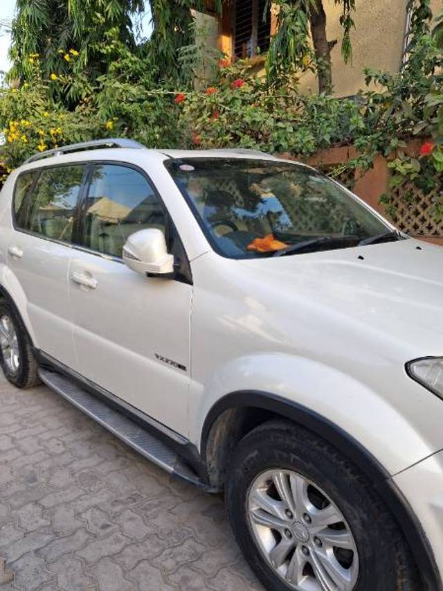 https://images10.gaadi.com/usedgaadi-sellcar/UsedCar/d553b543a/944dd69d-fd74-473c-99cb-98d176b54559.jpg?imwidth=6402
