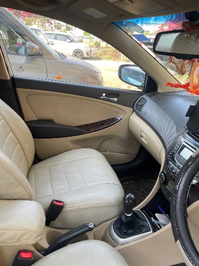 https://images10.gaadi.com/usedgaadi-sellcar/UsedCar/d5553795a/5f04a85b-f61a-410f-af87-88a054199abb.jpeg?imwidth=6402