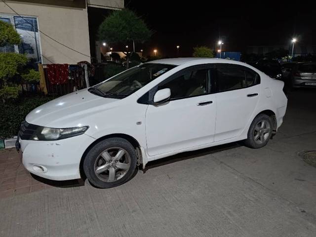 https://images10.gaadi.com/usedgaadi-sellcar/UsedCar/d55659a0a/80c88d48-490d-4f41-8327-d801a61a9ecb.jpg?imwidth=6400