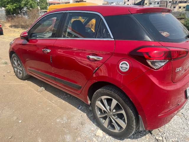 https://images10.gaadi.com/usedgaadi-sellcar/UsedCar/d557cdcda/f73c3e27-138d-420b-92a6-b980c742b4cb.jpeg?imwidth=6402