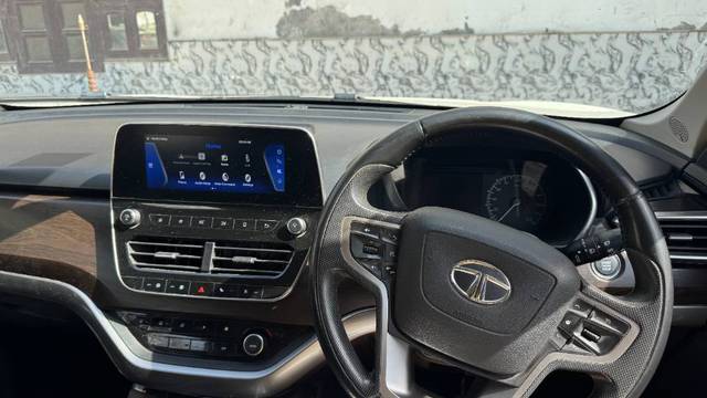 https://images10.gaadi.com/usedgaadi-sellcar/UsedCar/d5581a6ea/cfb03707-dba0-4243-9ba2-2fca5444f243.jpg?imwidth=6402