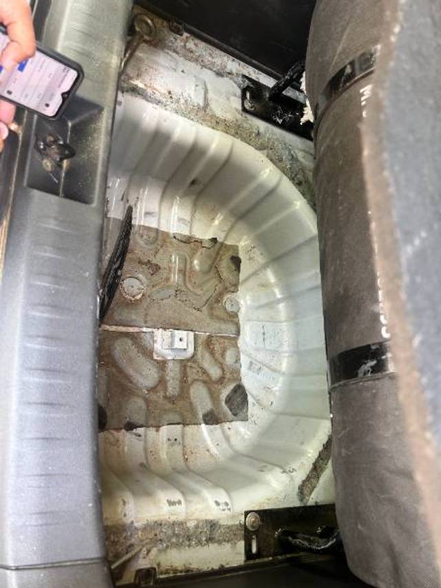 https://images10.gaadi.com/usedgaadi-sellcar/UsedCar/d5582cbda/c5753a65-dc76-4f5f-8675-27b54557c408.JPG?imwidth=6401