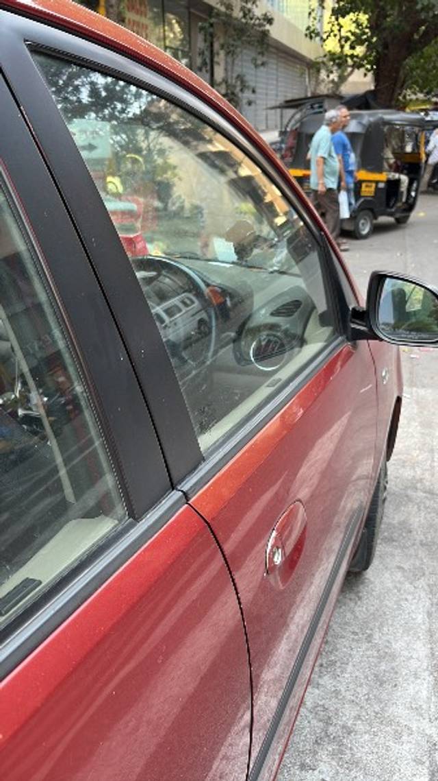 https://images10.gaadi.com/usedgaadi-sellcar/UsedCar/d558376ba/dac7b618-22a8-4940-9d4c-6dfdca55043b.jpeg?imwidth=6402