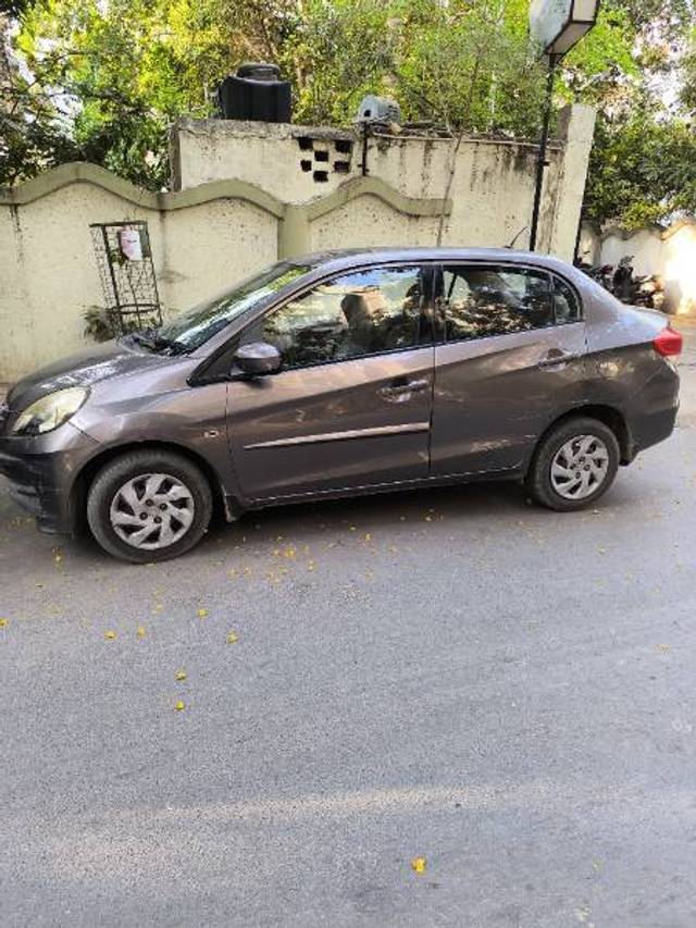 https://images10.gaadi.com/usedgaadi-sellcar/UsedCar/d5589d8aa/169c9b2d-ca7e-4100-9d06-7ce3772816be.jpg?imwidth=6400