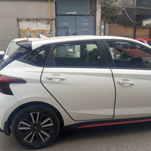 https://images10.gaadi.com/usedgaadi-sellcar/UsedCar/d55a7257a/74a81f25-8573-43b5-8771-b824d832dc67.jpg?imwidth=6401