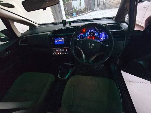 https://images10.gaadi.com/usedgaadi-sellcar/UsedCar/d55f4d1ca/1c970632-a313-4610-b5c4-a070be72fb39.jpg?imwidth=6401