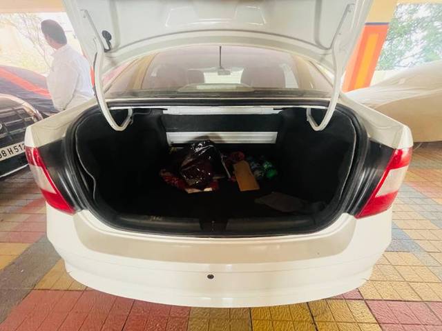 https://images10.gaadi.com/usedgaadi-sellcar/UsedCar/d55ffed6a/5f149e76-bb0e-4b39-9239-1919e484c8eb.jpg?imwidth=6401
