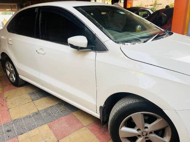 https://images10.gaadi.com/usedgaadi-sellcar/UsedCar/d55ffed6a/b4875c48-b654-4410-9378-968d8f35d46d.jpg?imwidth=6402