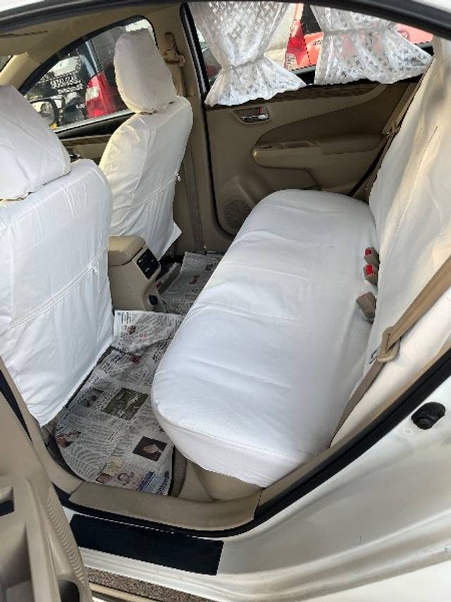 https://images10.gaadi.com/usedgaadi-sellcar/UsedCar/d562b0c0a/97d88714-8ef6-4e10-97bd-5608a7c48e9e.jpeg?imwidth=6402