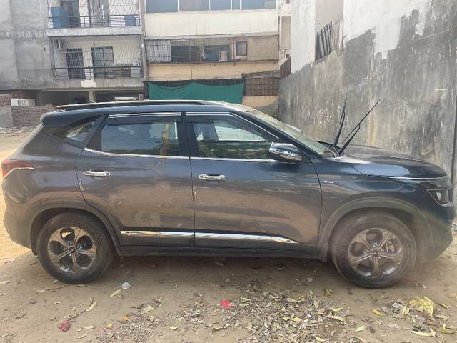https://images10.gaadi.com/usedgaadi-sellcar/UsedCar/d56760bda/3401b916-ad03-4aab-bb7e-c7eff66bef13.jpg?imwidth=6400