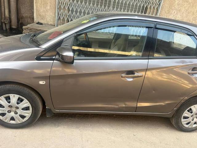 https://images10.gaadi.com/usedgaadi-sellcar/UsedCar/d56764d3a/0ef5dbf6-d883-452e-812e-3cfce4571e8e.jpg?imwidth=6402