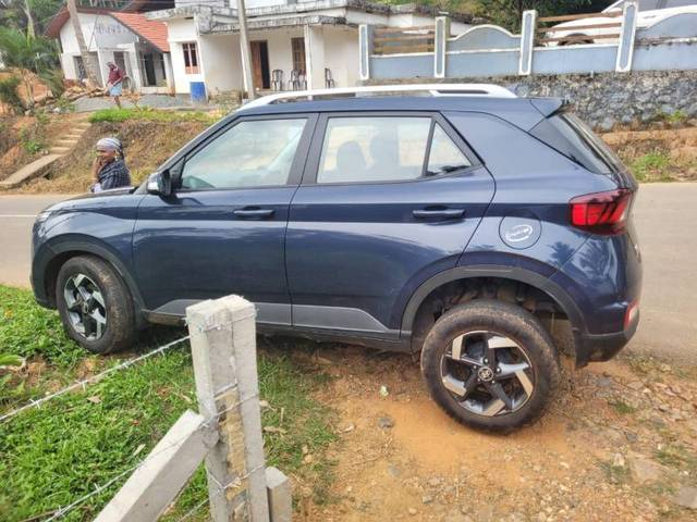 https://images10.gaadi.com/usedgaadi-sellcar/UsedCar/d5680c6ca/ae888142-5303-4e27-a26e-8976a27a8380.jpg?imwidth=6402